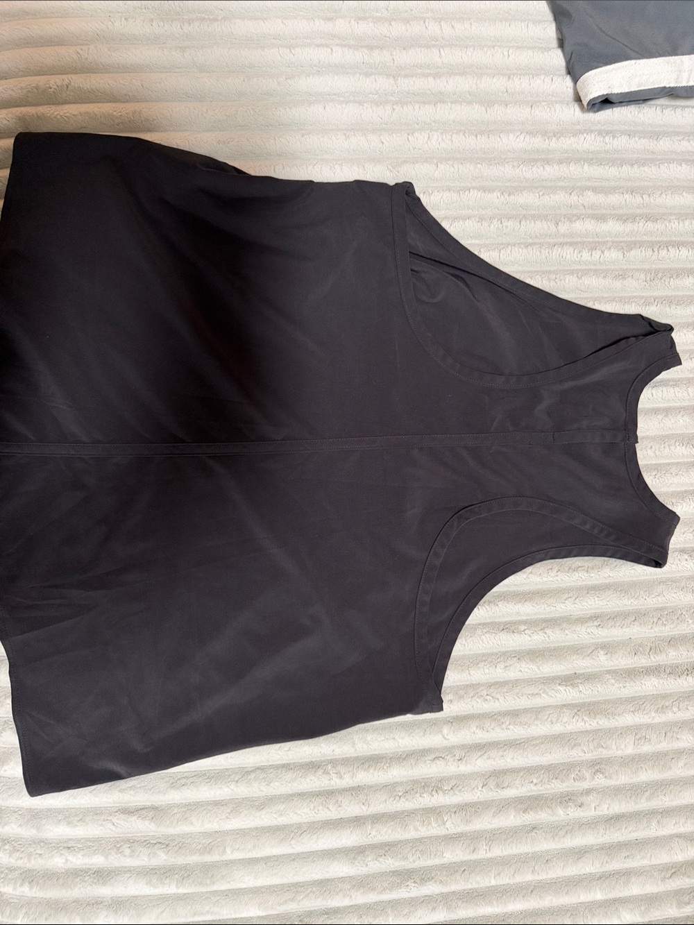 Vuori Black Tank Top - Picture 3 of 5